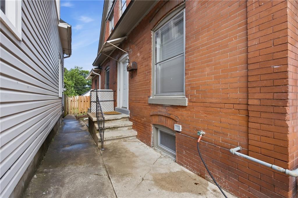 Photo 3 of 332 N Lawndale Avenue