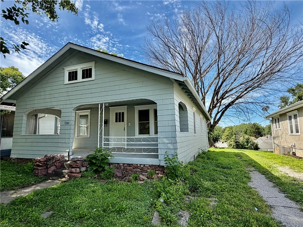 Photo 3 of 3209 Mitchell Avenue