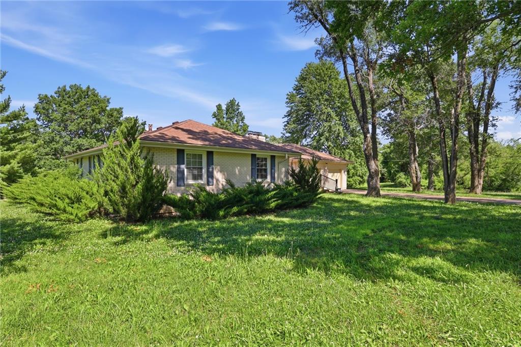 Photo 3 of 29585 Somerset Road