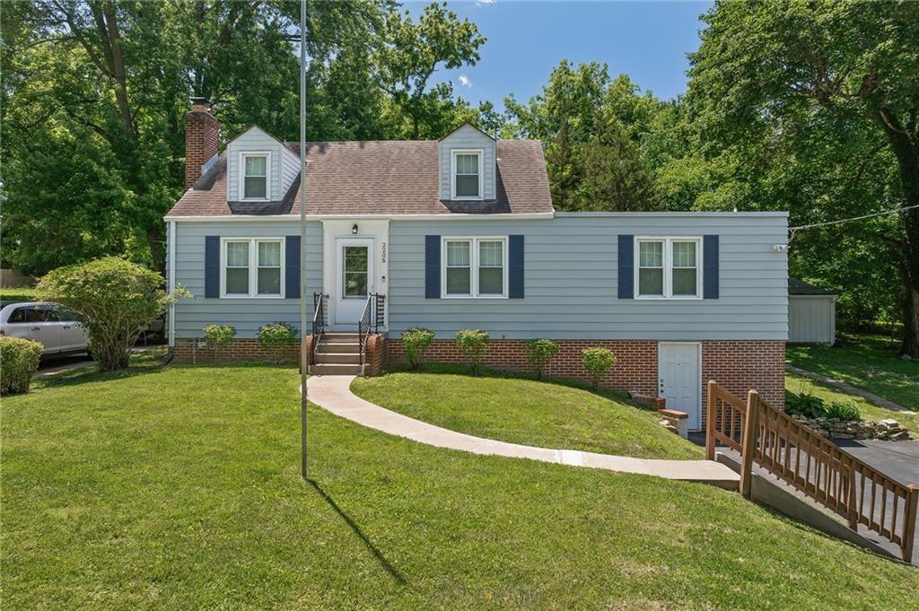 Photo of 2206 Dewey Street