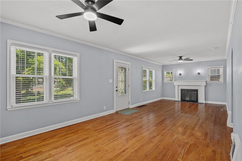 Photo 3 of 2206 Dewey Street