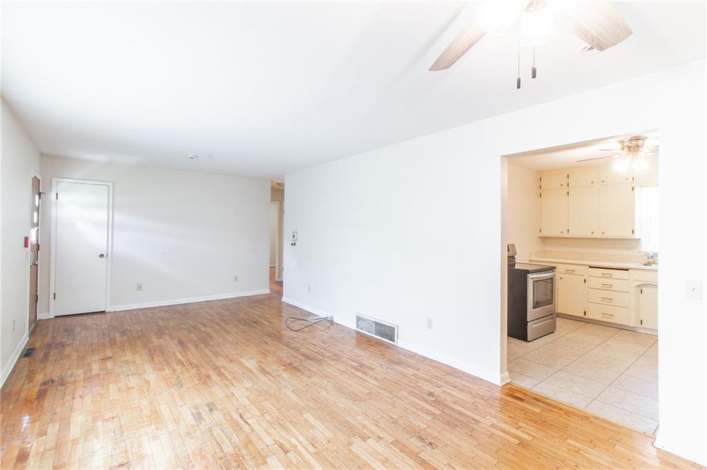Photo 4 of 403 W South Street