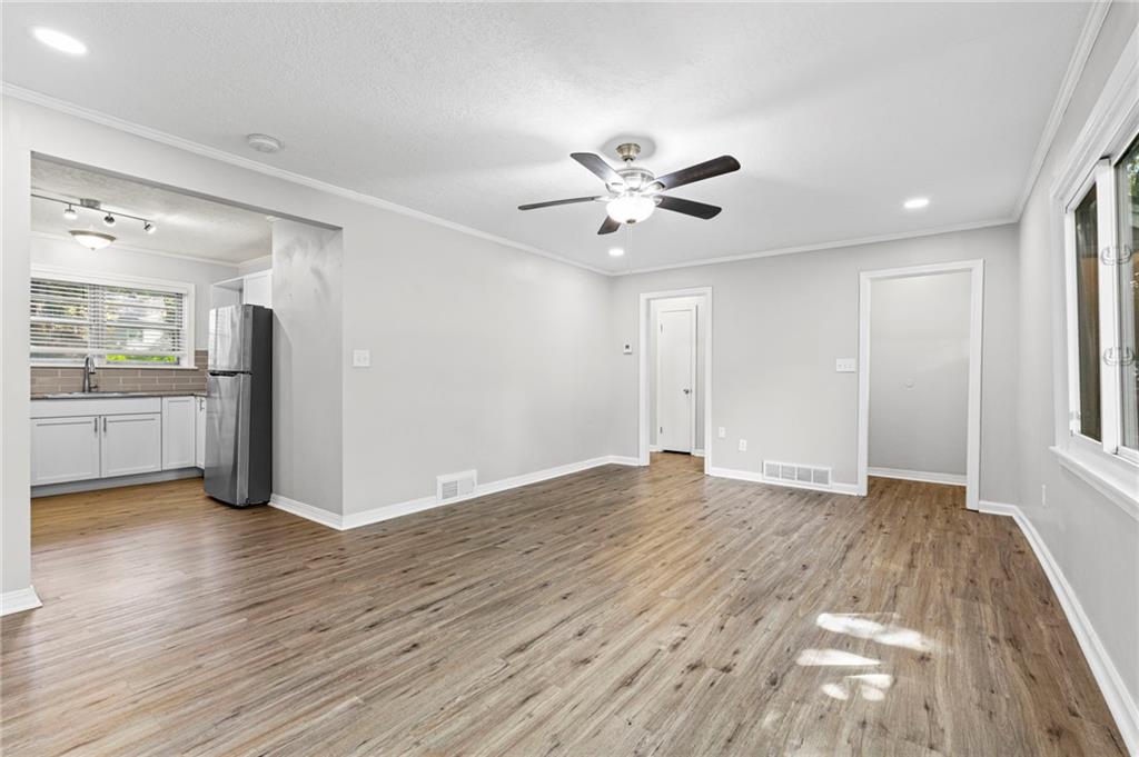 Photo 5 of 2320 W 76th Street