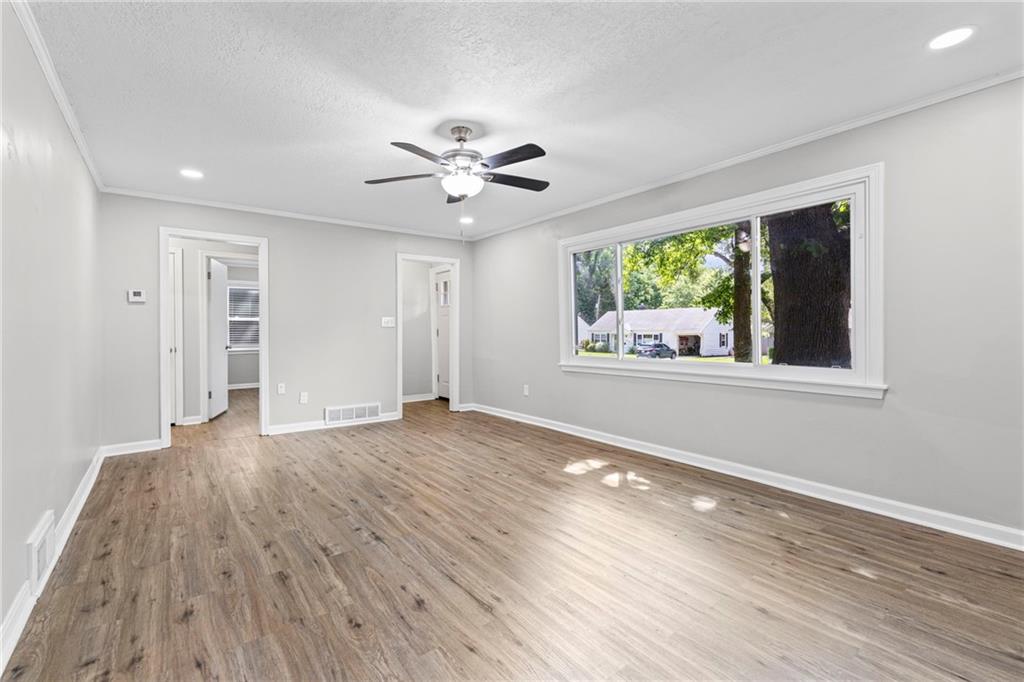 Photo 6 of 2320 W 76th Street