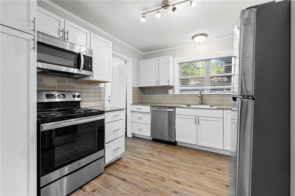 Photo 7 of 2320 W 76th Street