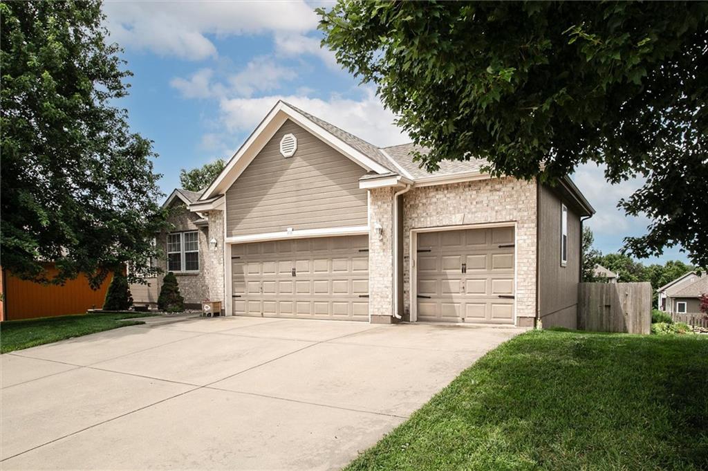Photo 2 of 406 BRIAR Lane