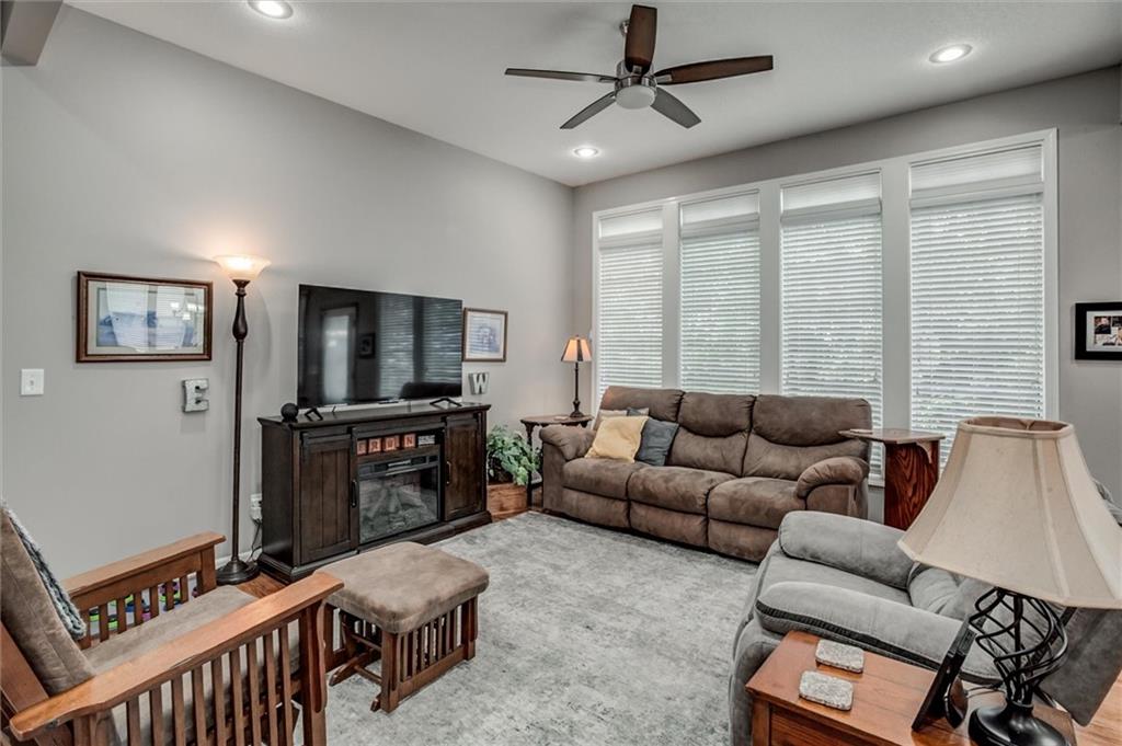 Photo 4 of 406 BRIAR Lane