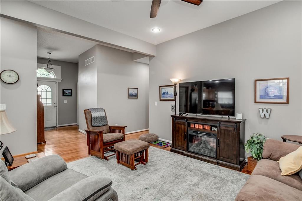 Photo 6 of 406 BRIAR Lane