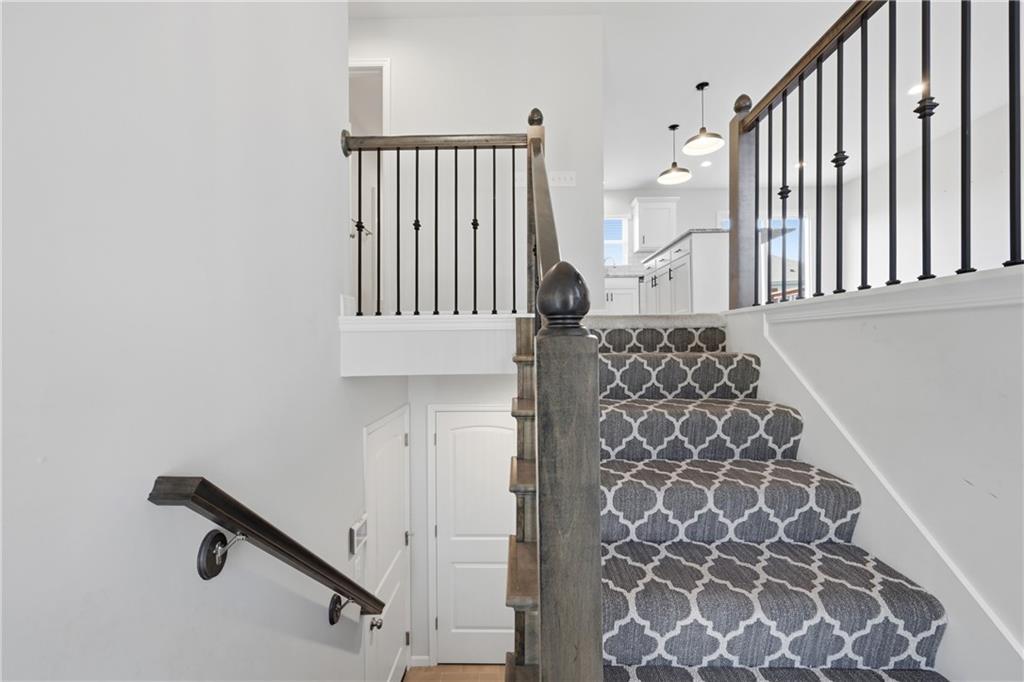 Photo 2 of 1109 SW Arborway Drive