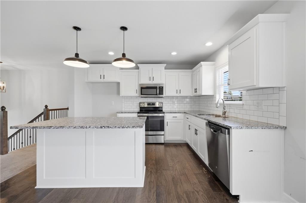 Photo 7 of 1109 SW Arborway Drive