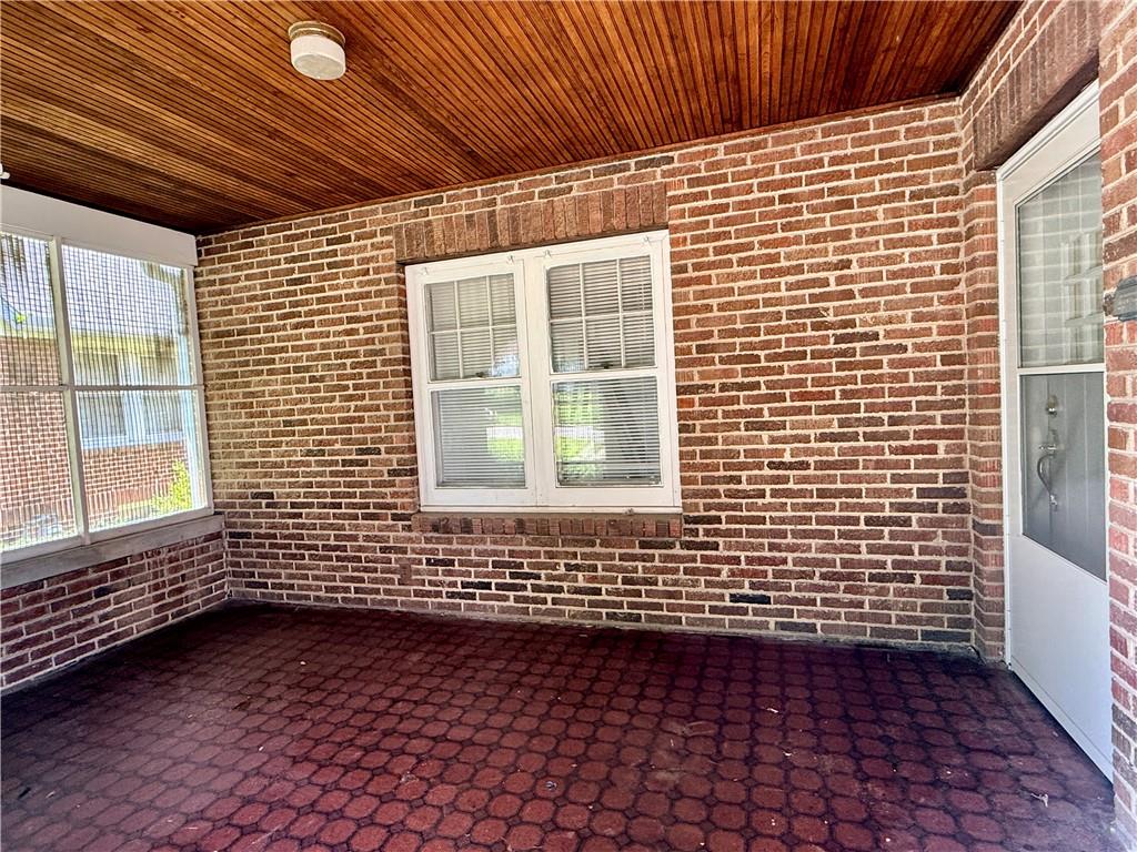 Photo 5 of 1608 N Walnut Street