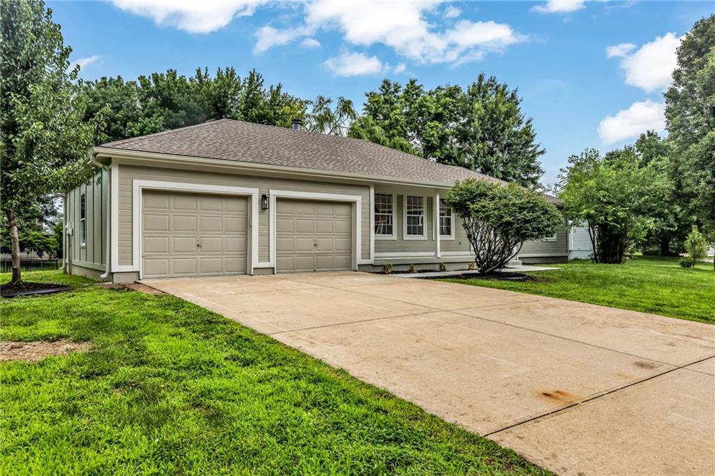 Photo 2 of 701 Horseshoe Drive