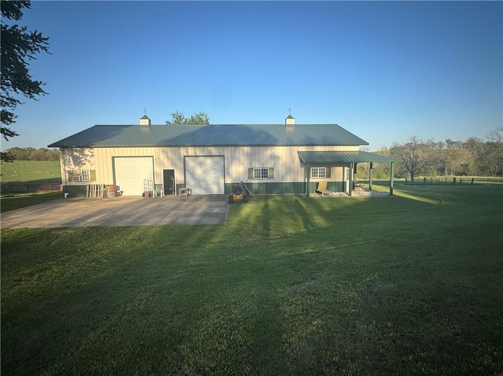 Photo 4 of 16985 SMITH Road
