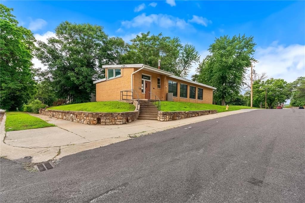Photo 4 of 110 Murray Drive