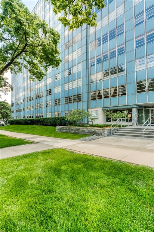 Photo 3 of 333 W Meyer Boulevard #209