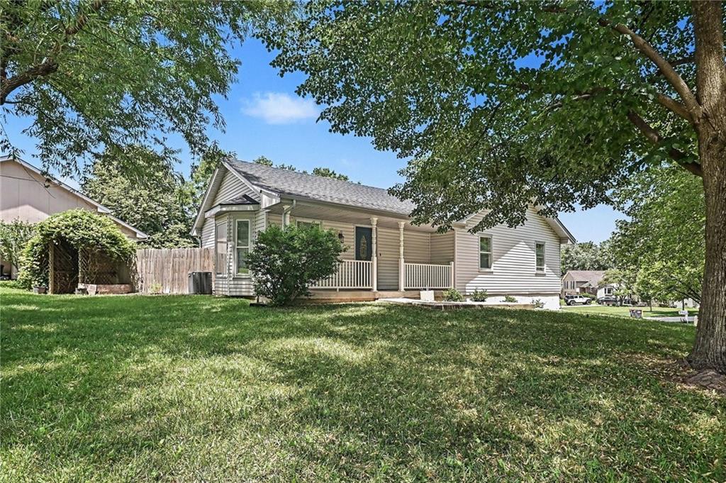 Photo 2 of 1720 Regency Drive