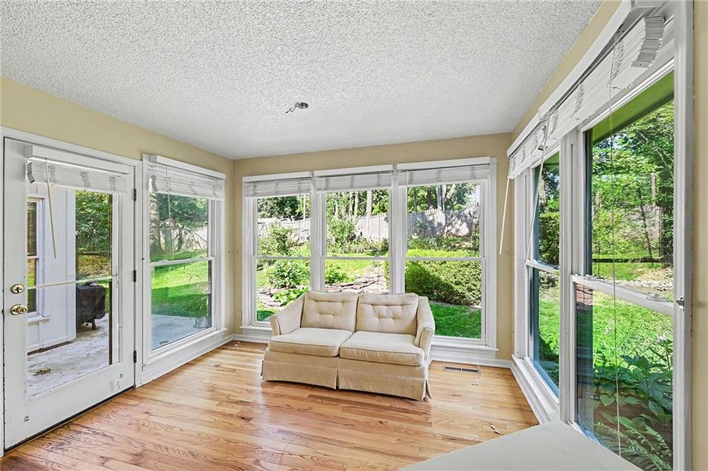 Photo 5 of 5710 N Spruce Avenue