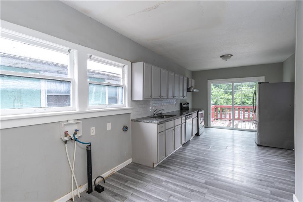 Photo 4 of 809 Monroe Avenue