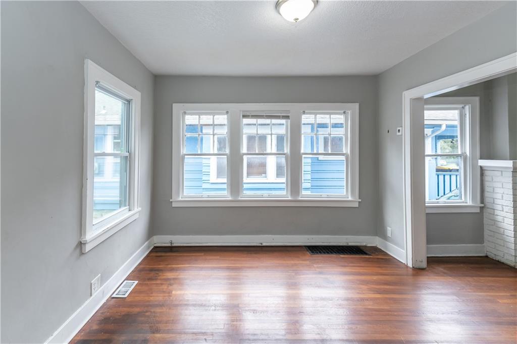 Photo 5 of 809 Monroe Avenue