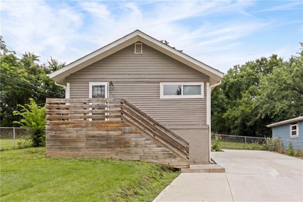 Photo of 1131 N 49th Terrace