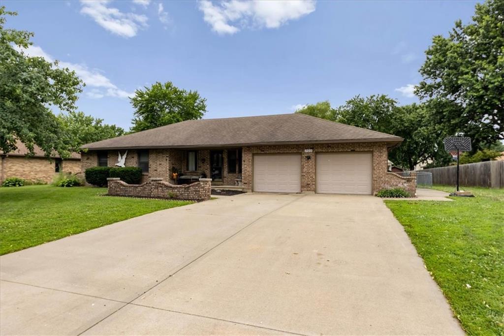 Photo 2 of 703 Ozark Short Line Court