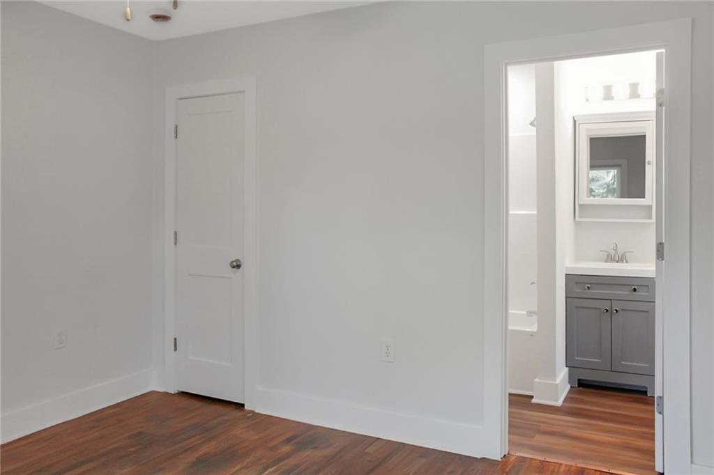 Photo 6 of 505 W Broadway Street