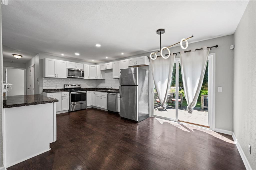 Photo 5 of 11320 Lewis Avenue