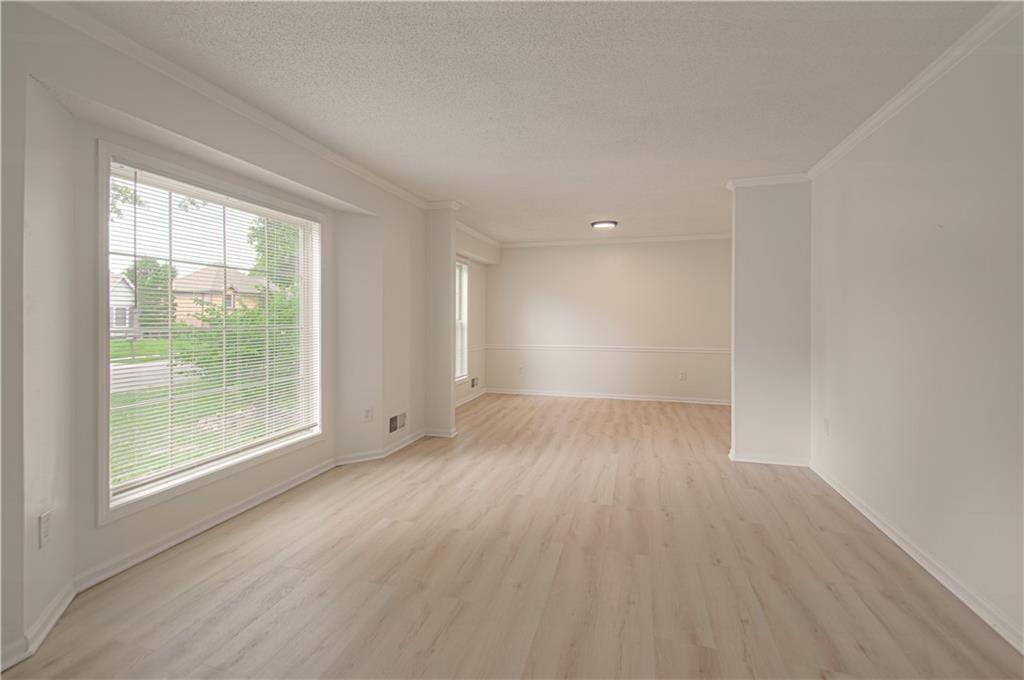 Photo 4 of 10407 Long Street