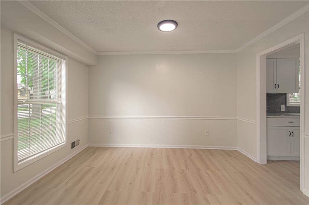 Photo 5 of 10407 Long Street
