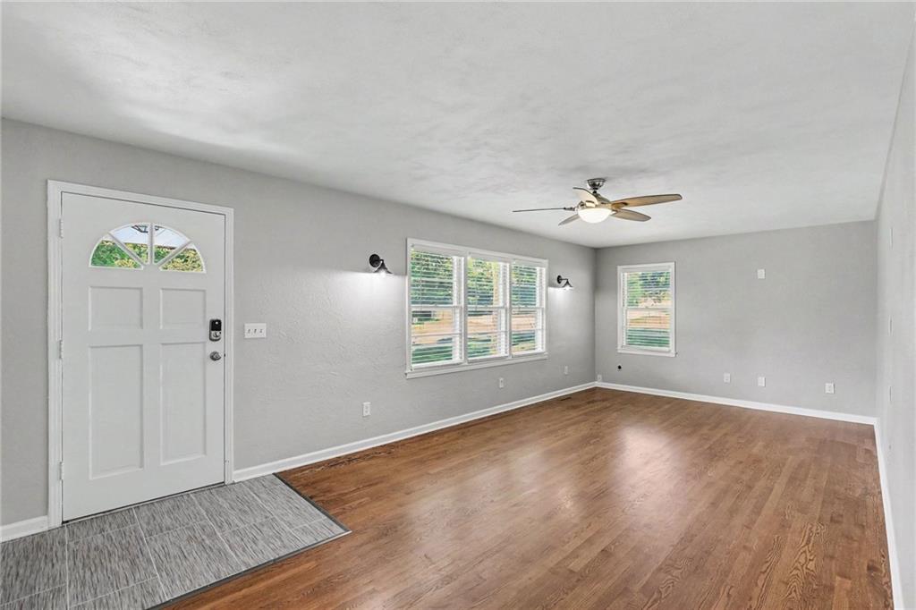 Photo 6 of 339 W Oak Street