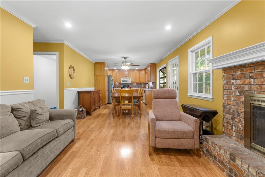 Photo 4 of 1312 SW Sunrise Drive