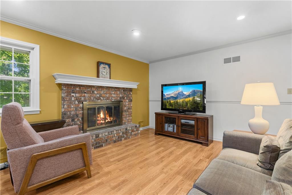 Photo 5 of 1312 SW Sunrise Drive