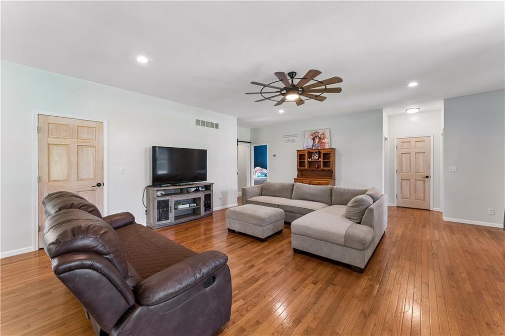 Photo 6 of 657 SW 701 Road