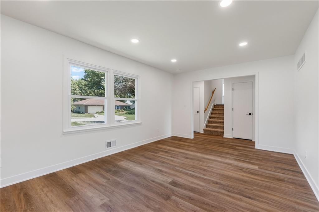 Photo 3 of 1006 Orrington Place
