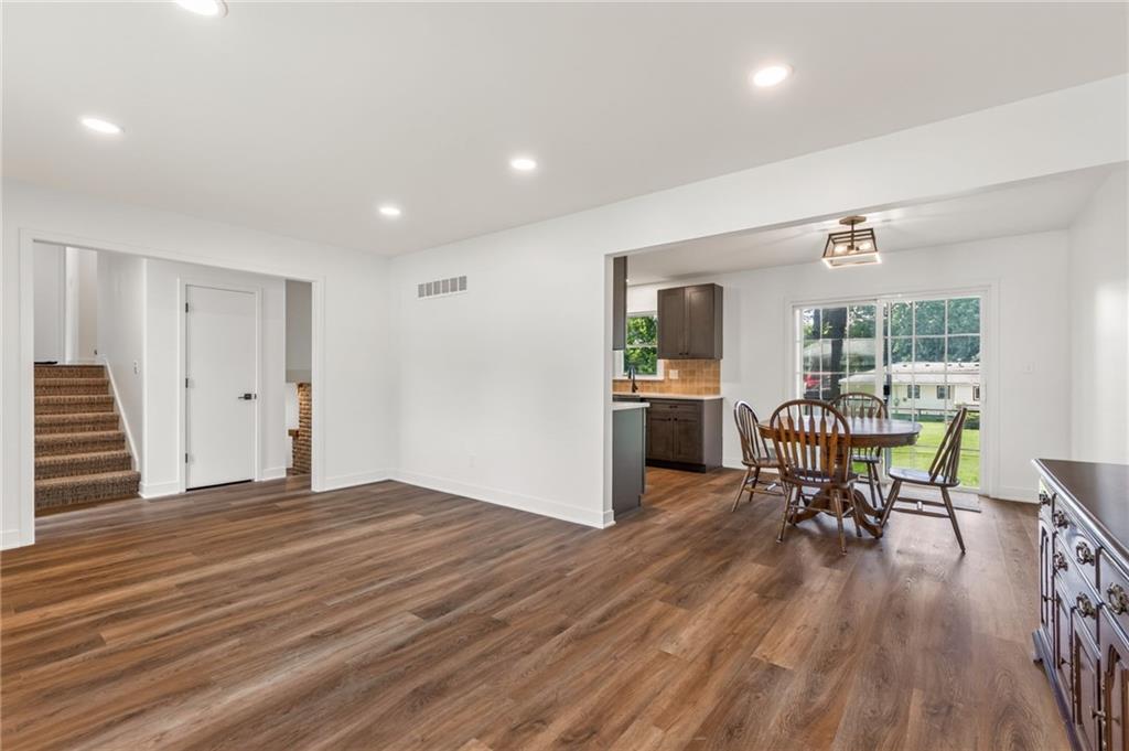 Photo 4 of 1006 Orrington Place