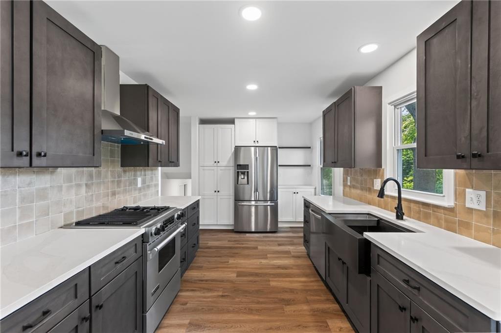 Photo 7 of 1006 Orrington Place