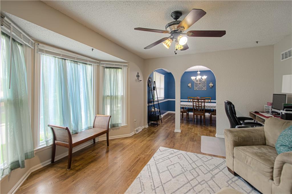 Photo 4 of 3008 S Cochise Drive