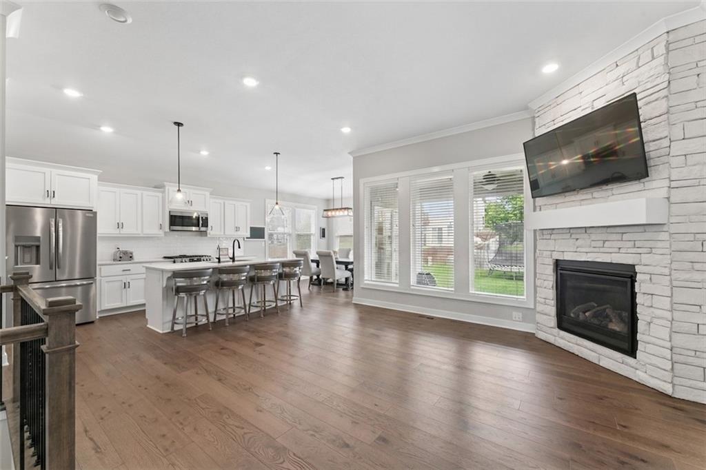 Photo 6 of 141 SE Griffin Street