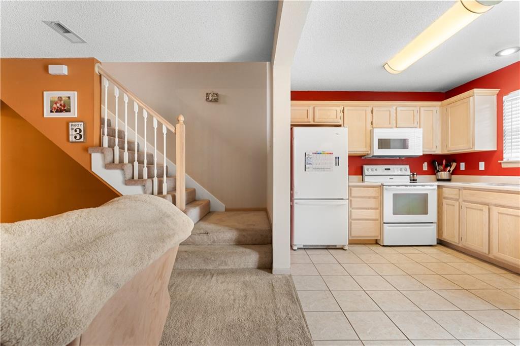 Photo 6 of 1325 SE NORWOOD Drive