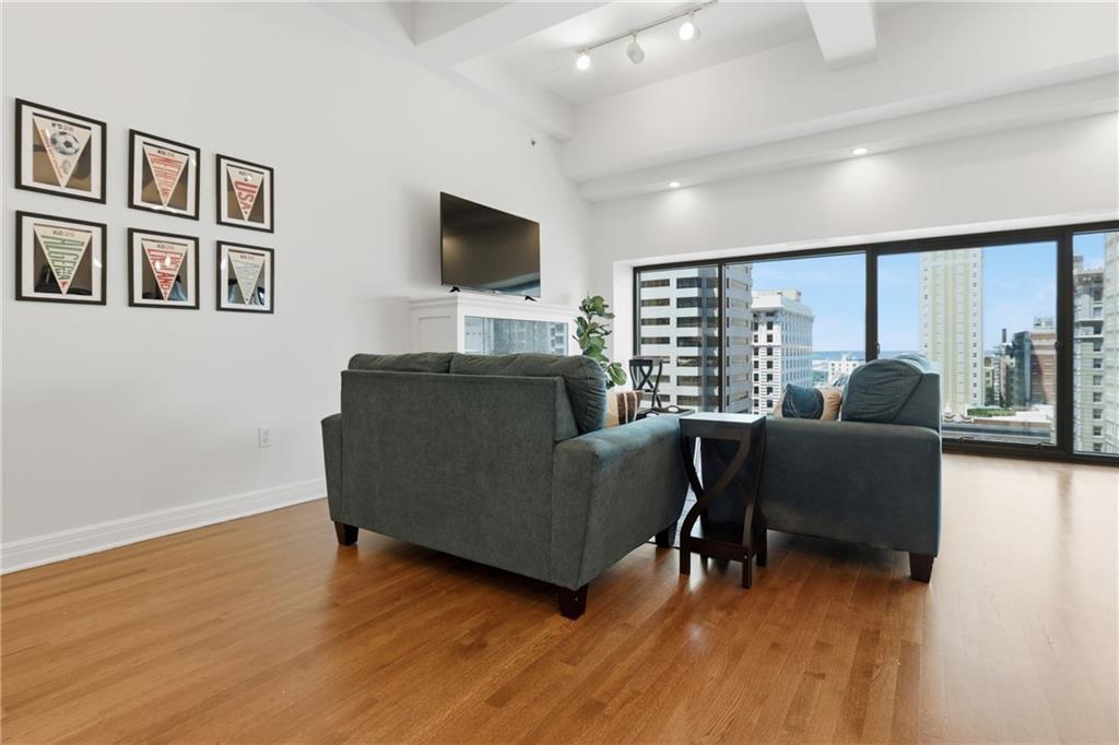 Photo 2 of 1101 Walnut Street