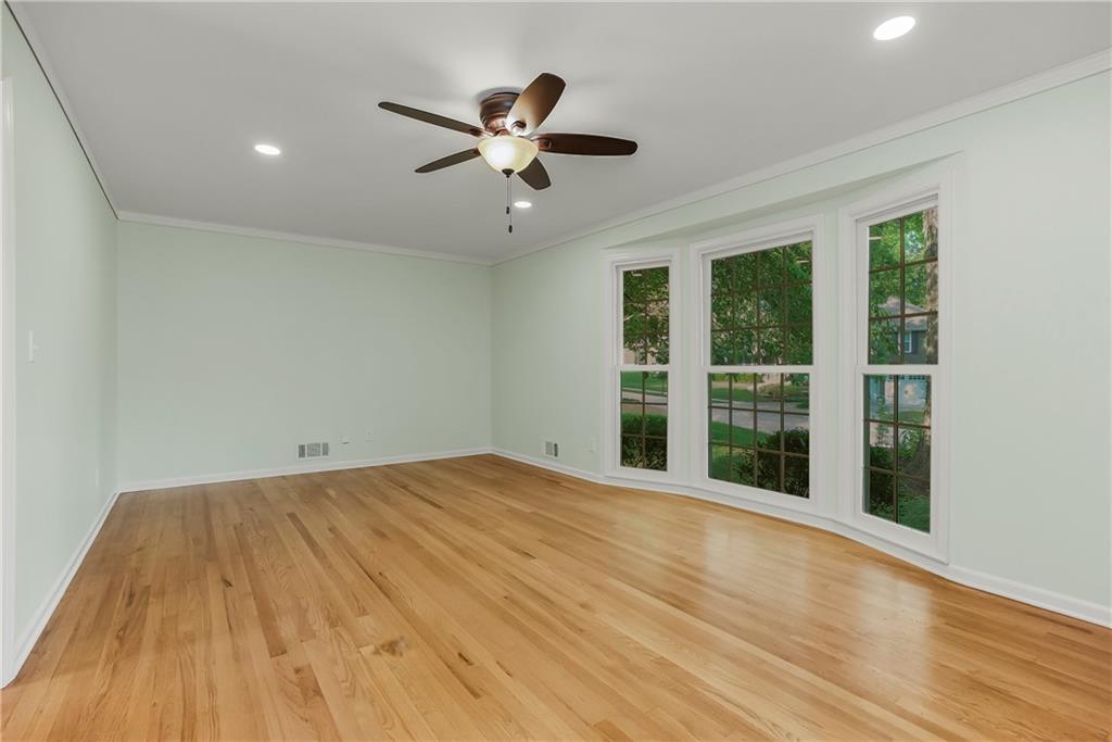 Photo 6 of 10006 Linden Street