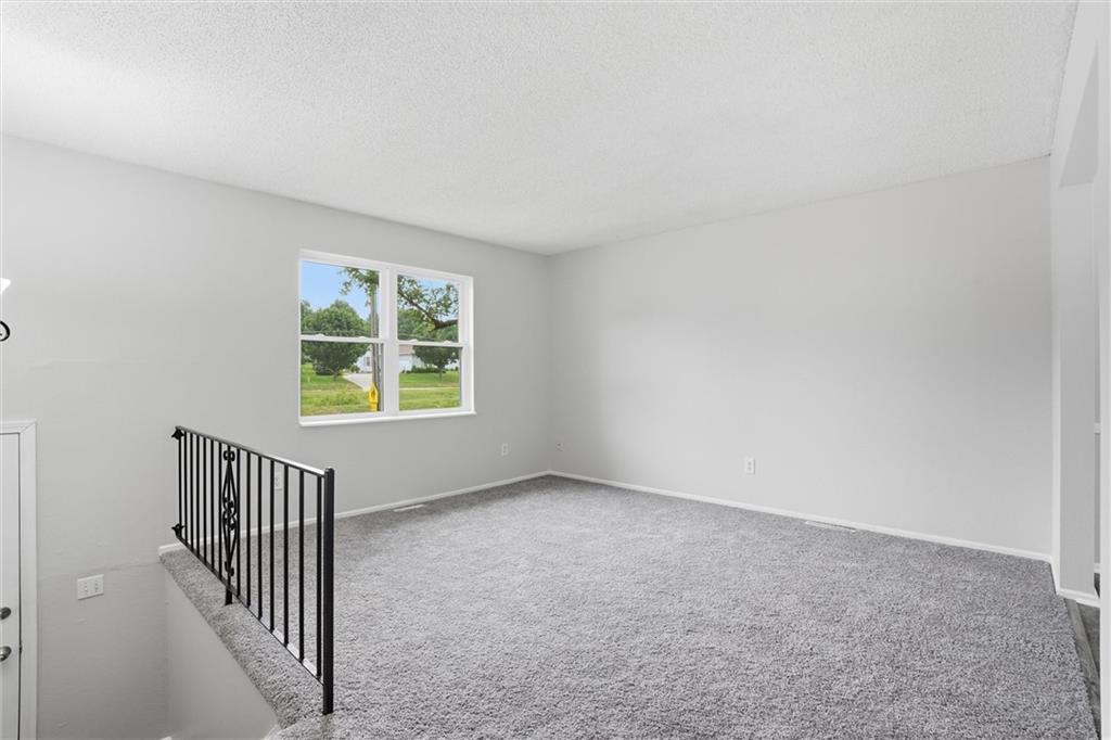 Photo 5 of 5212 NW Valley View Road