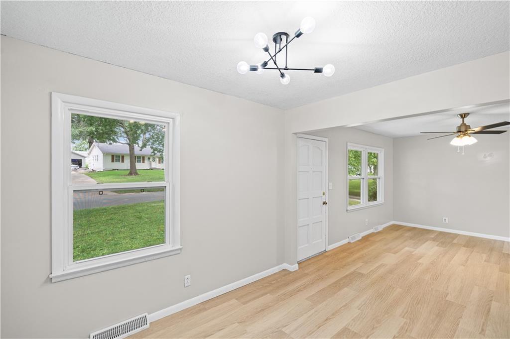 Photo 5 of 1104 Lexington Road