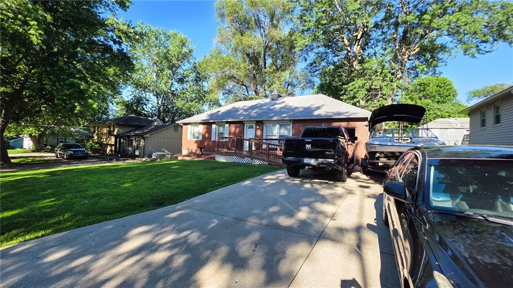 Photo 3 of 4216 S Cottage Avenue