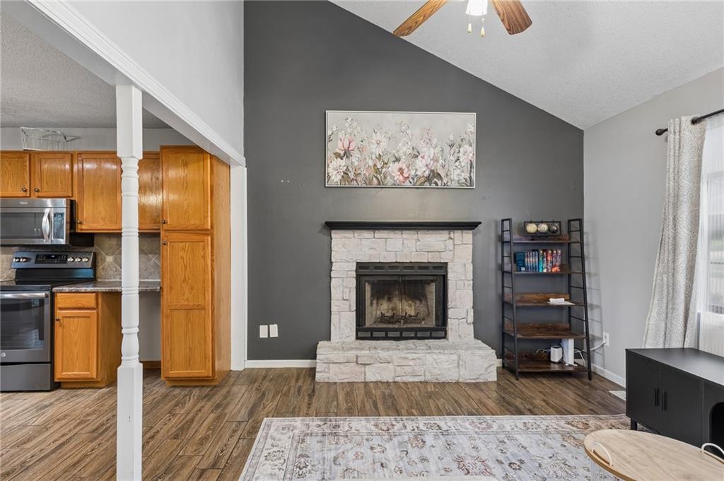 Photo 5 of 112 E Frank Street