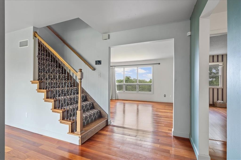 Photo 4 of 28035 W 89th Street