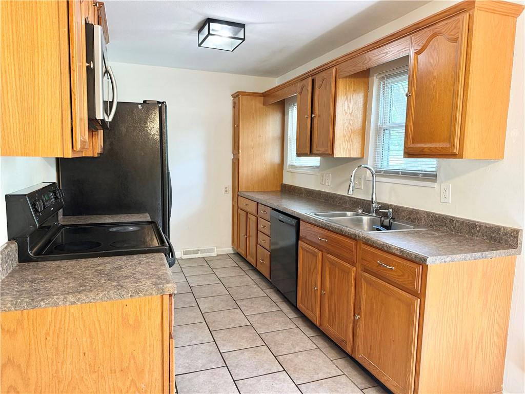 Photo 2 of 4621 NE 42nd Street