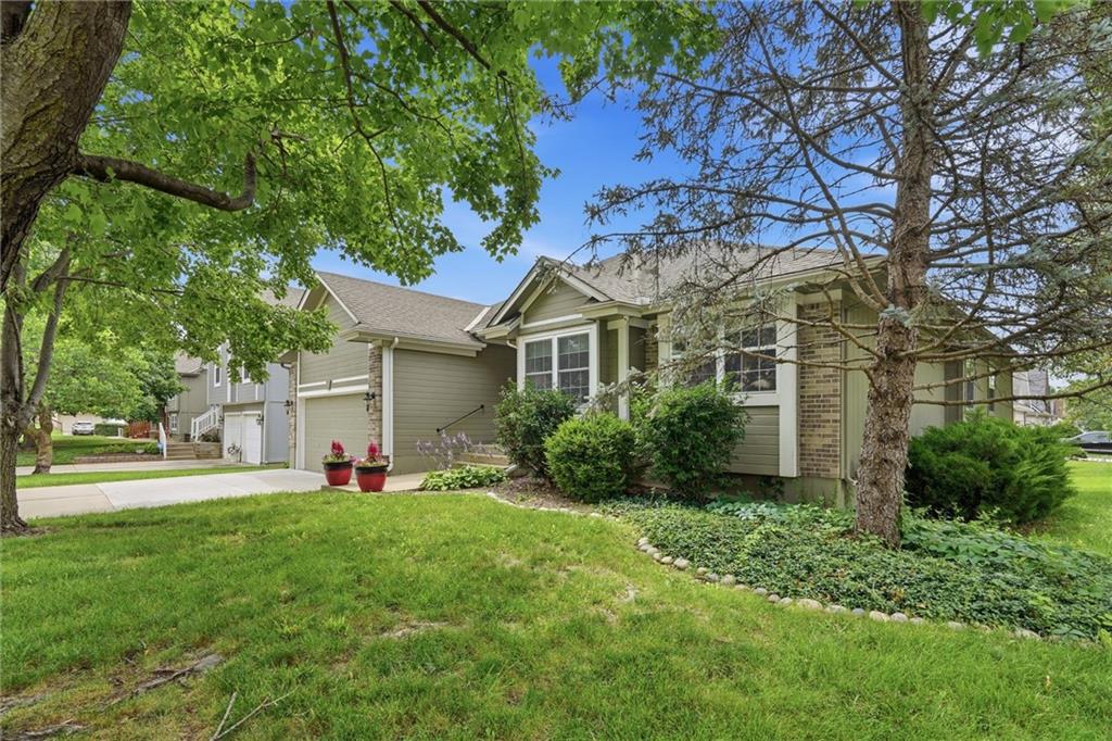 Photo 4 of 1832 Stonewood Drive