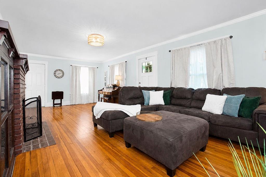 Photo 4 of 411 E Walnut Street