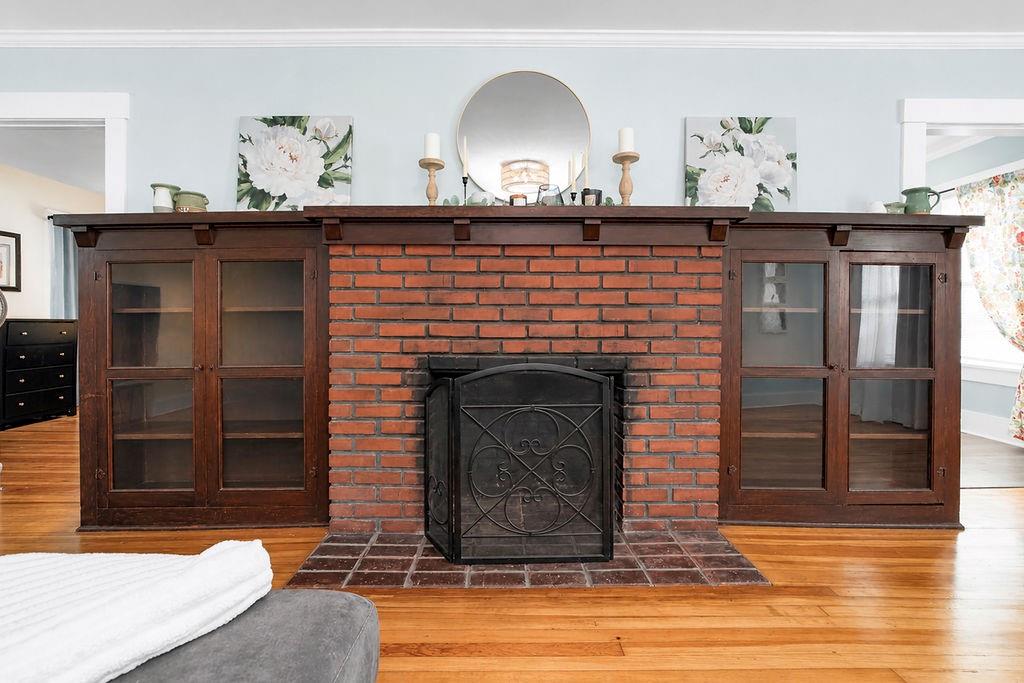 Photo 5 of 411 E Walnut Street